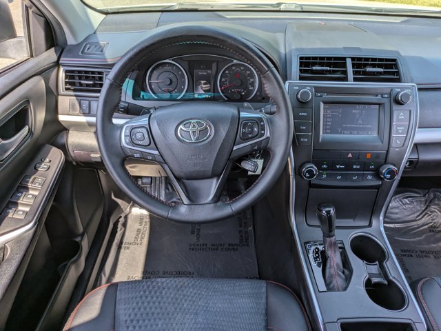 2015 Toyota Camry SE photo 14