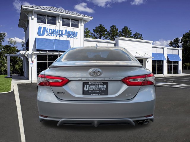 2019 Toyota Camry SE photo 5