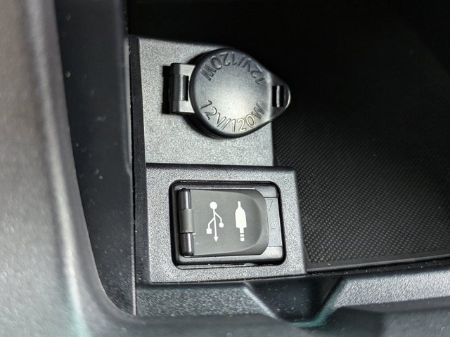 2015 Toyota Camry SE photo 19