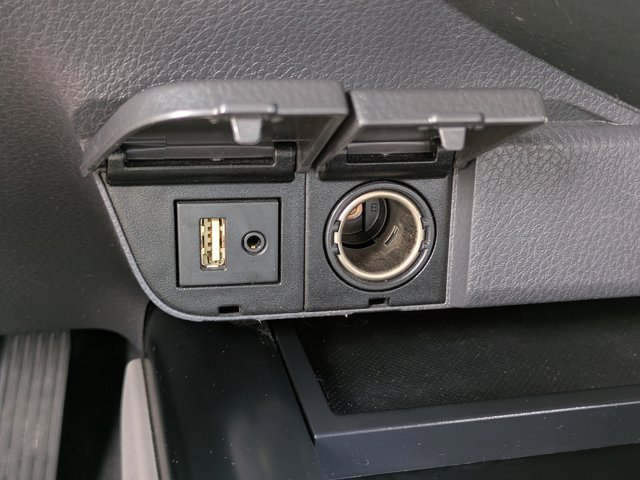 2019 Toyota Camry SE photo 19