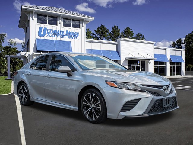 2019 Toyota Camry SE photo 2
