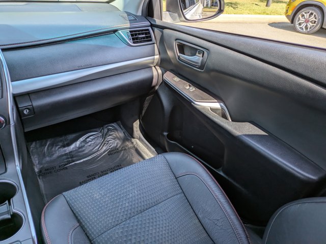 2015 Toyota Camry SE photo 15