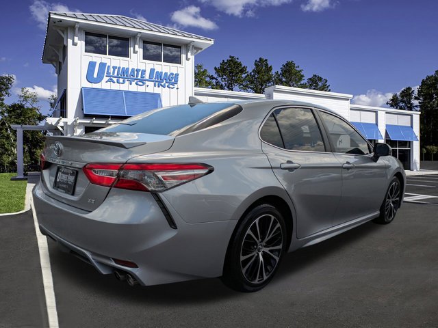2019 Toyota Camry SE photo 4