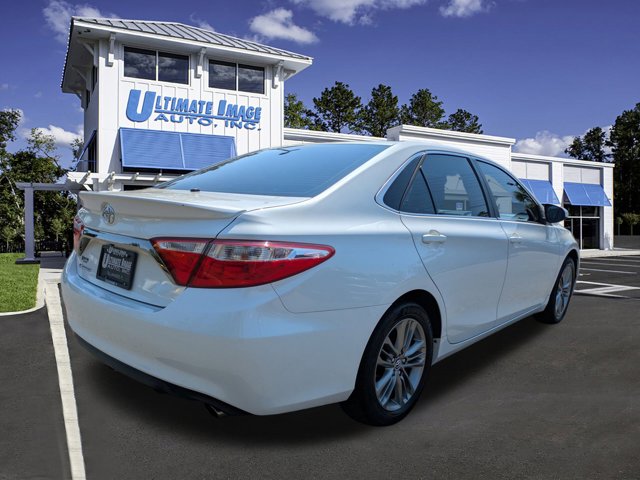 2015 Toyota Camry SE photo 4