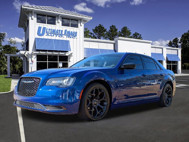 2019 Chrysler 300 Touring's photo