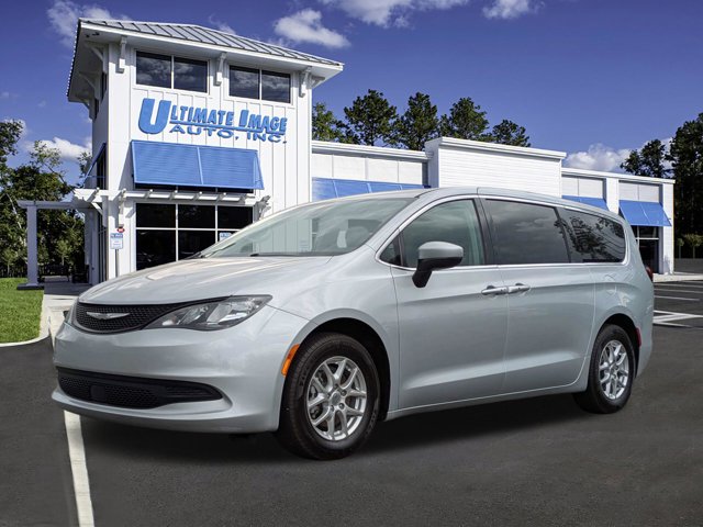 2022 Chrysler Voyager LX's photo