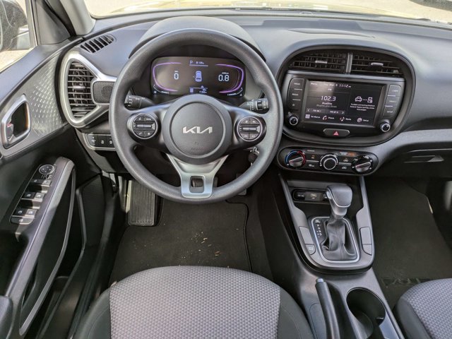 2023 Kia Soul LX - Photo 13