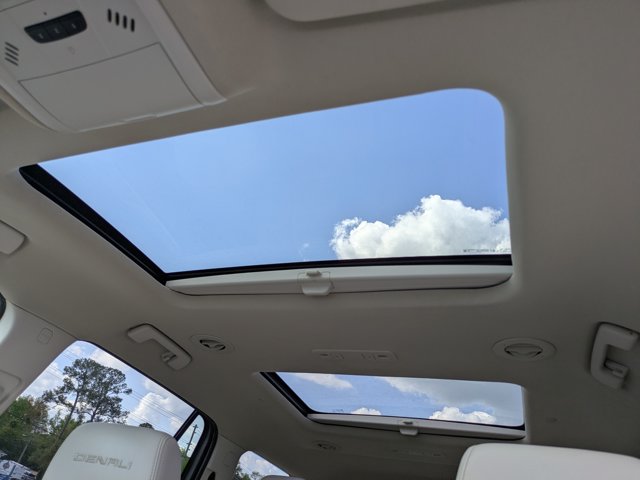 2020 GMC Acadia Denali - Photo 19